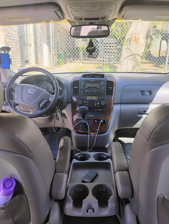 2006 Kia Carnival - Image 10 of 17