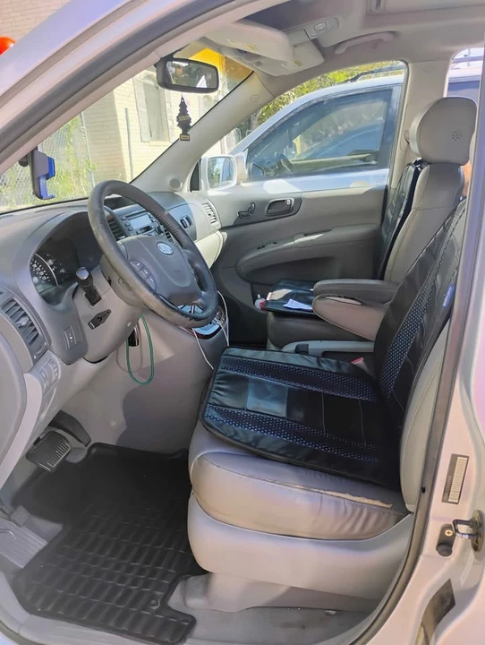2006 Kia Carnival - Image 13 of 17