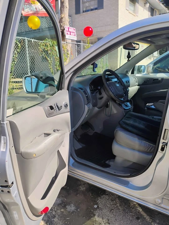 2006 Kia Carnival - Image 14 of 17