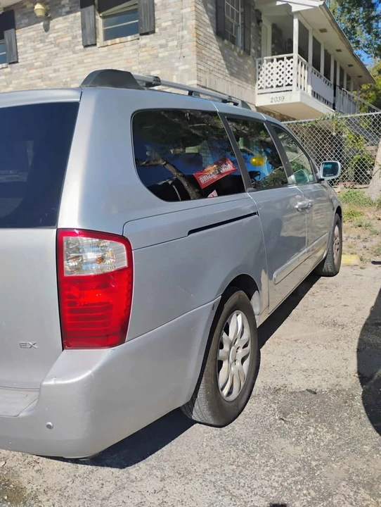 2006 Kia Carnival - Image 3 of 17