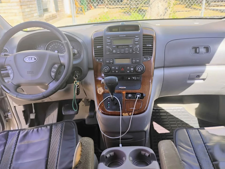 2006 Kia Carnival - Image 8 of 17