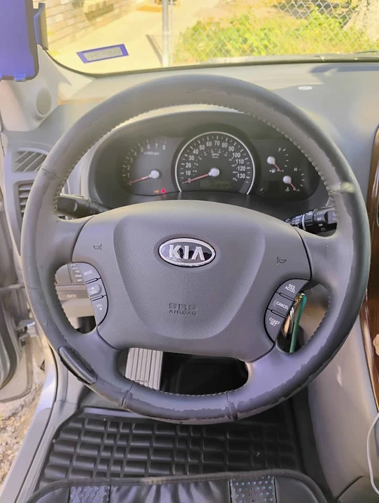 2006 Kia Carnival - Image 9 of 17
