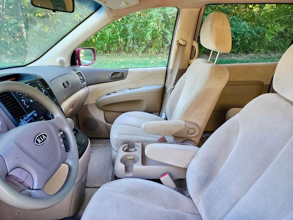2006 Kia Carnival - Image 7 of 9