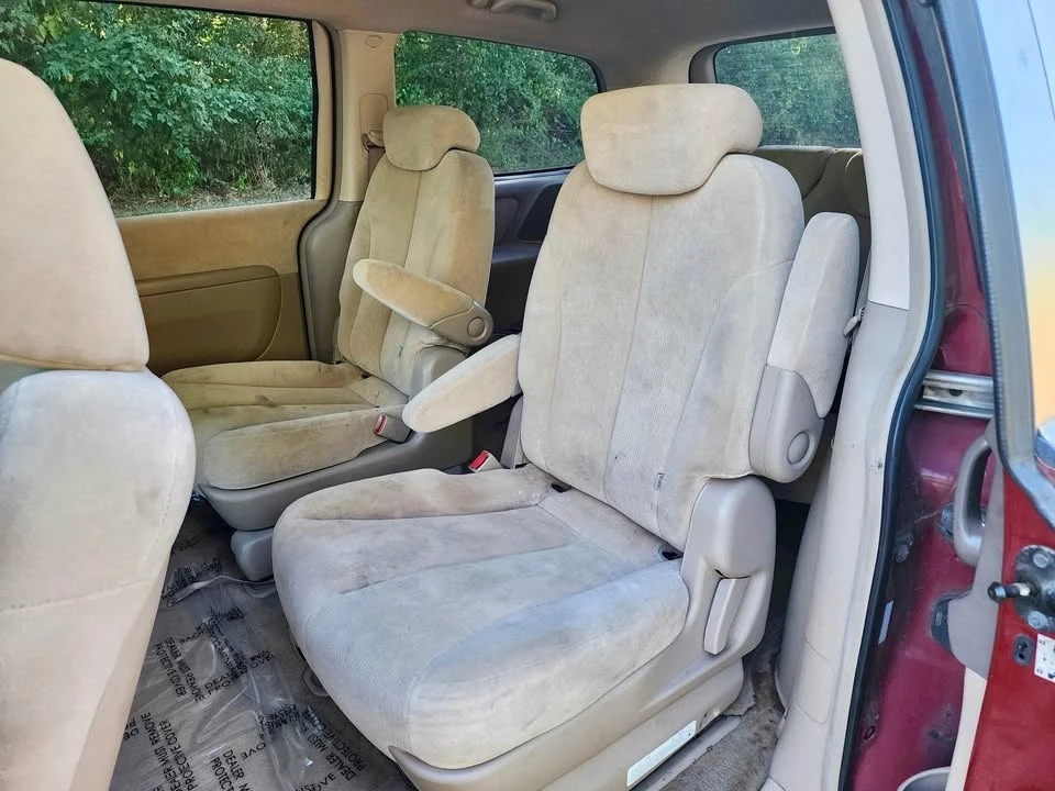 2006 Kia Carnival - Image 8 of 9
