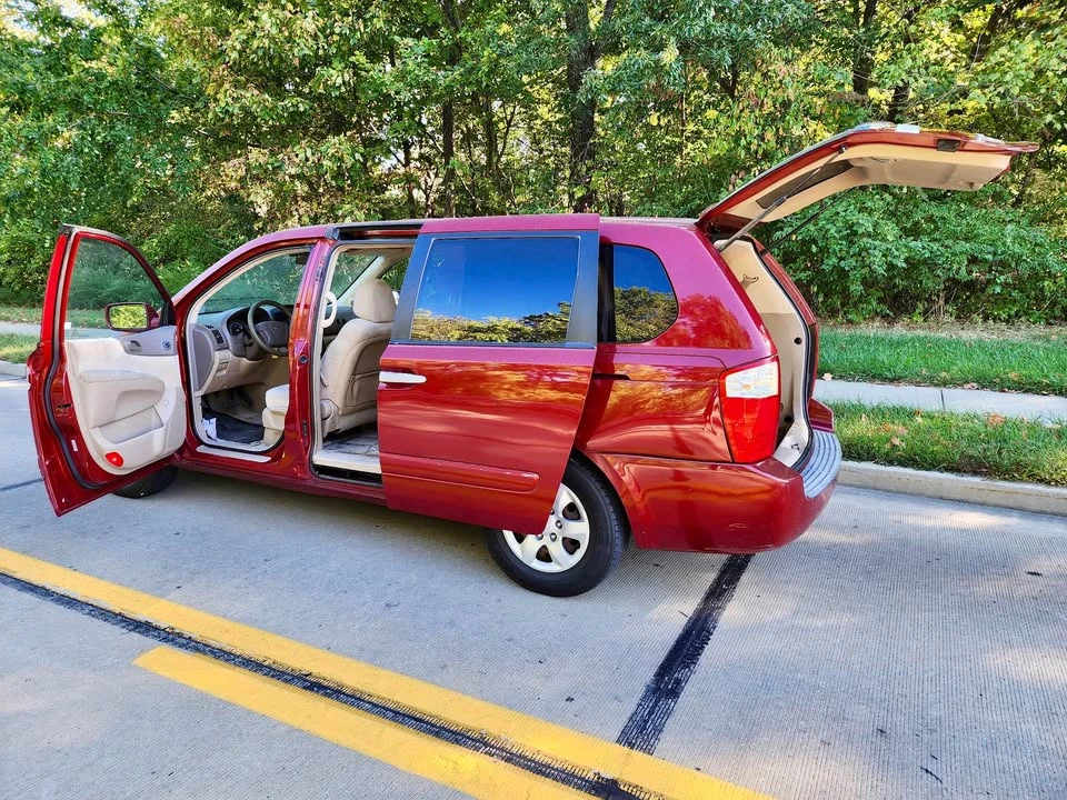 2006 Kia Carnival - Image 9 of 9