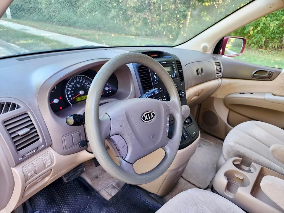 2006 Kia Carnival - Image 6 of 9