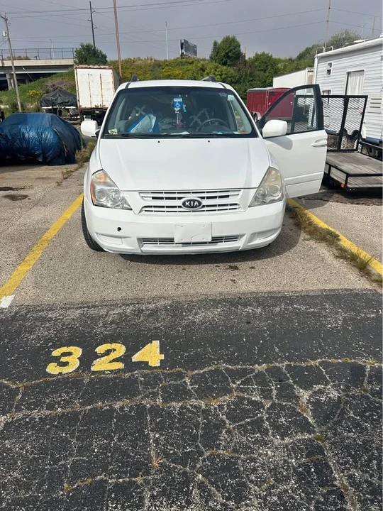 2006 Kia Carnival - Image 7 of 11
