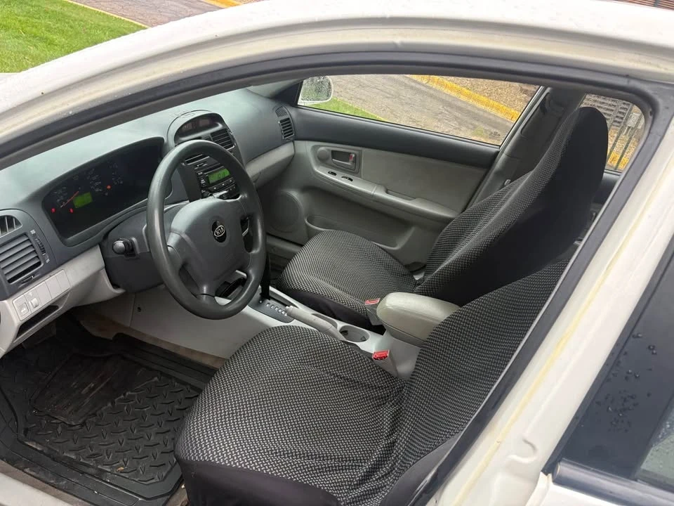2006 Kia Spectra - Image 4 of 4