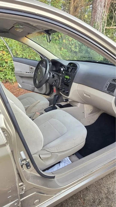 2006 Kia Spectra - Image 5 of 10