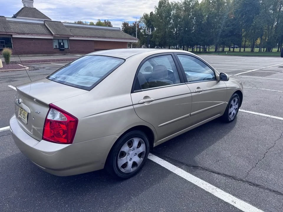 2006 Kia Spectra - Image 2 of 9
