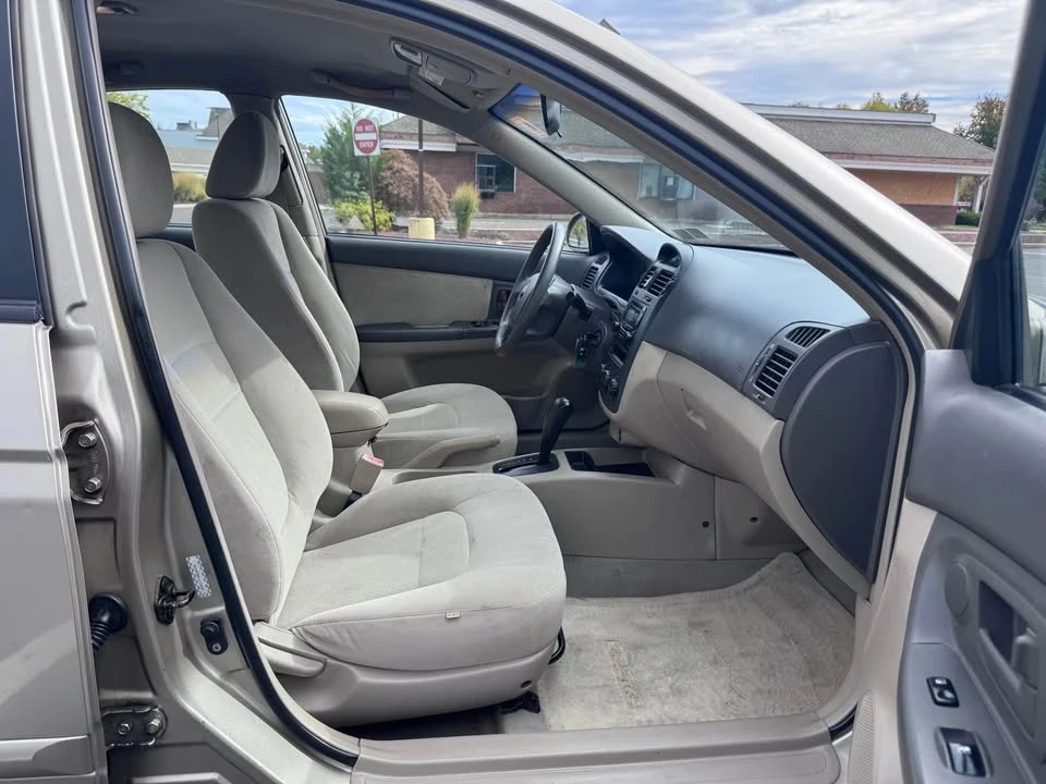 2006 Kia Spectra - Image 7 of 9