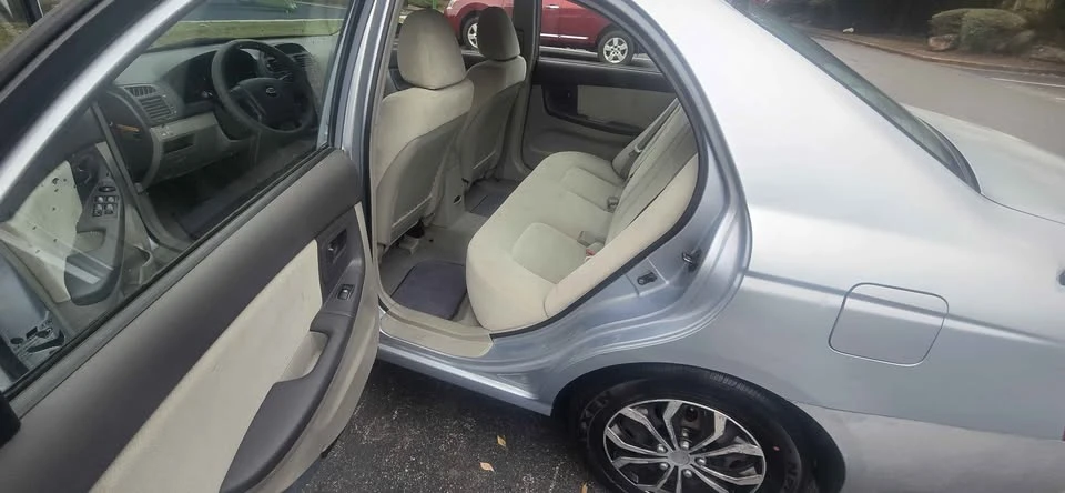 2006 Kia Spectra - Image 10 of 11