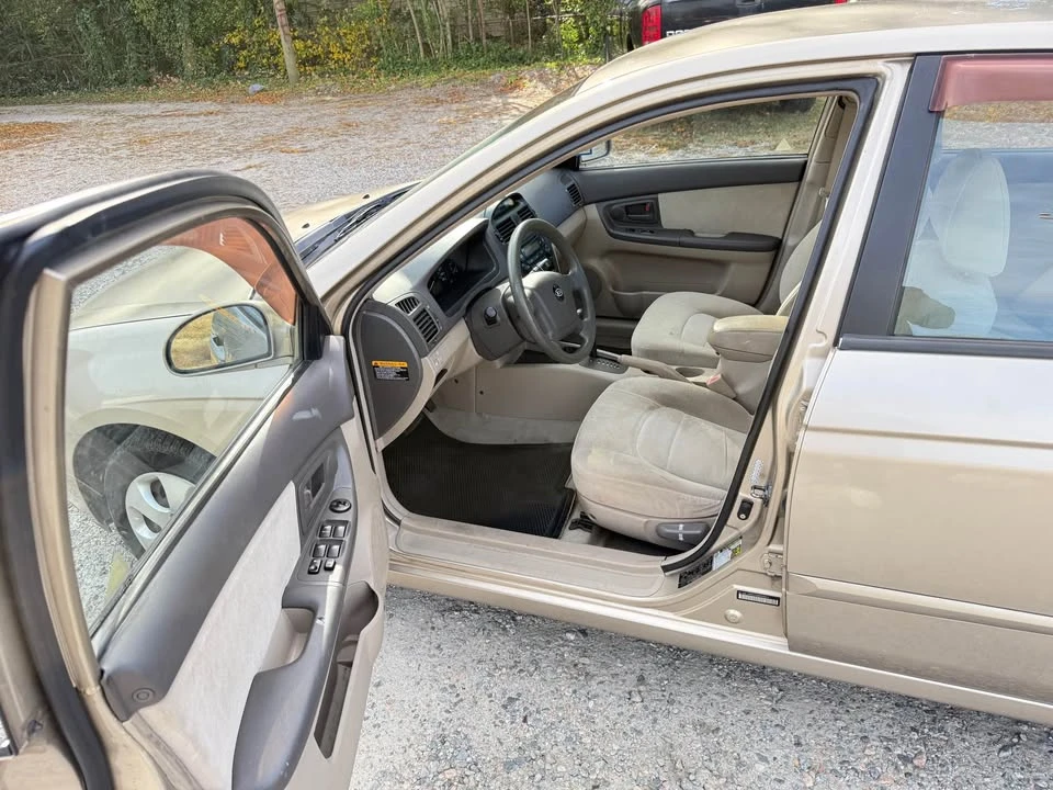 2006 Kia Spectra - Image 6 of 11