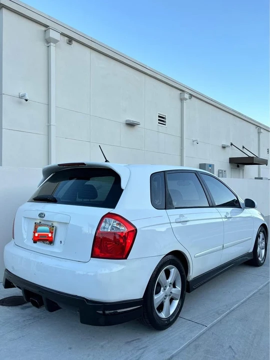 2006 Kia Spectra - Image 2 of 8