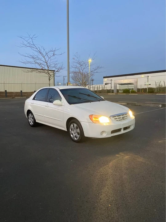 2006 Kia Spectra - Image 2 of 8