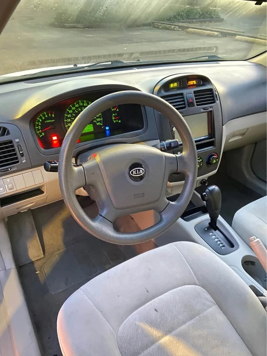 2006 Kia Spectra - Image 6 of 8