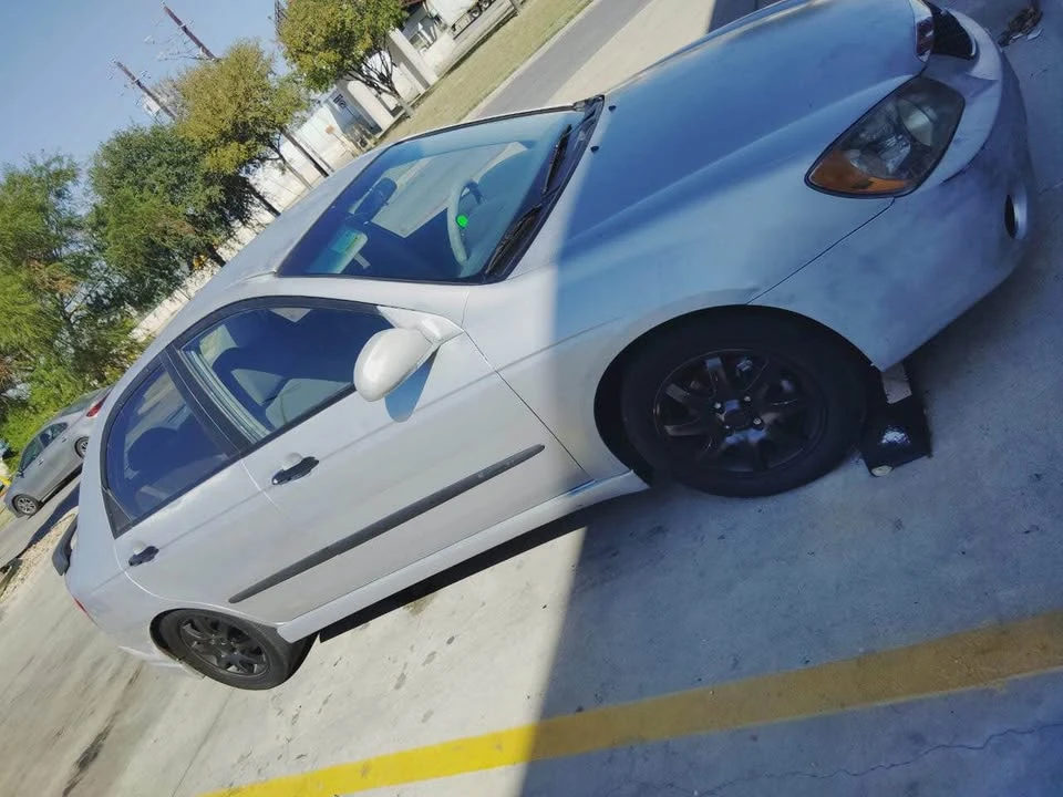 2006 Kia Spectra - Image 2 of 4