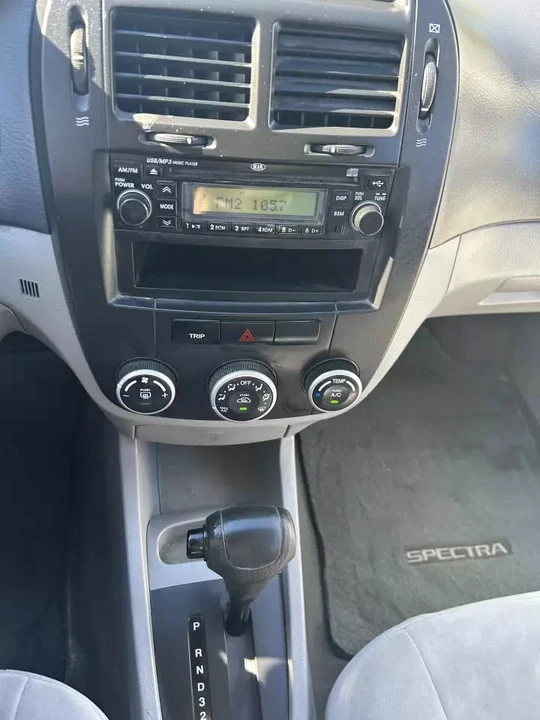 2006 Kia Spectra - Image 6 of 12