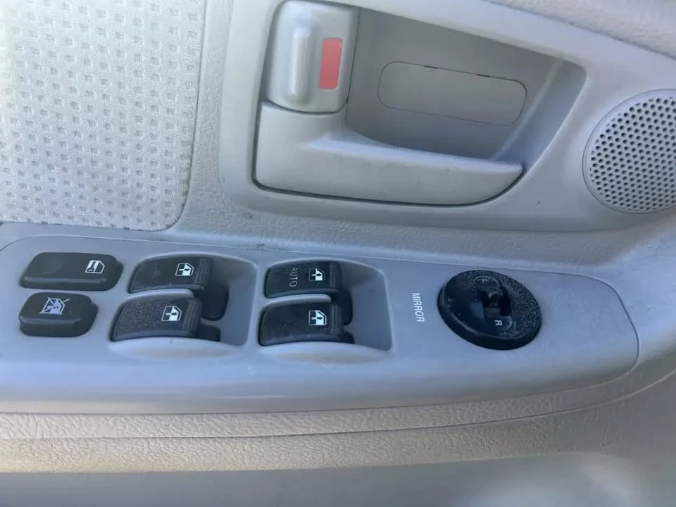 2006 Kia Spectra - Image 9 of 12