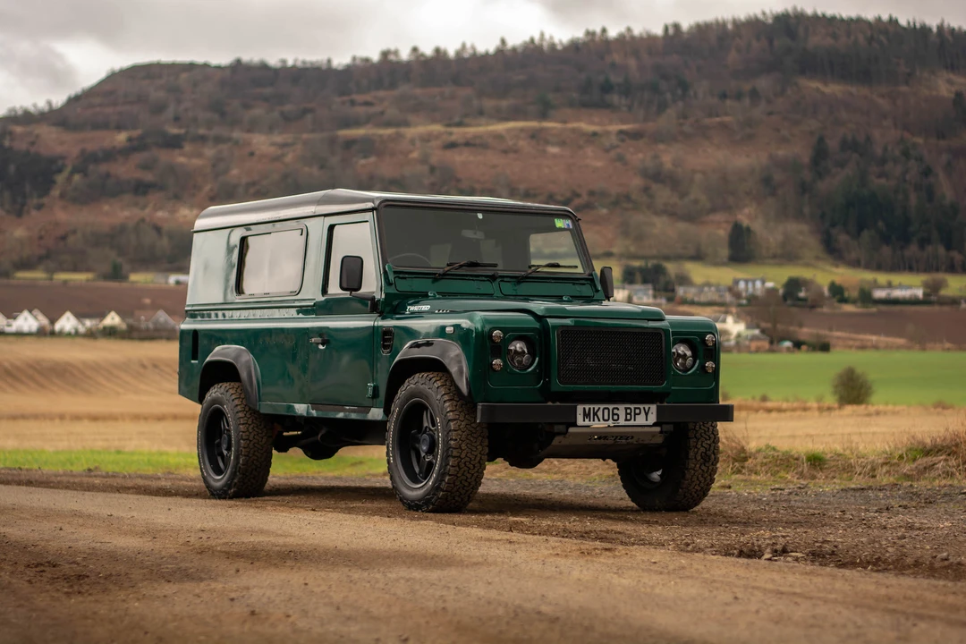 2006 Land Rover Defender 110 - Image 6 of 31