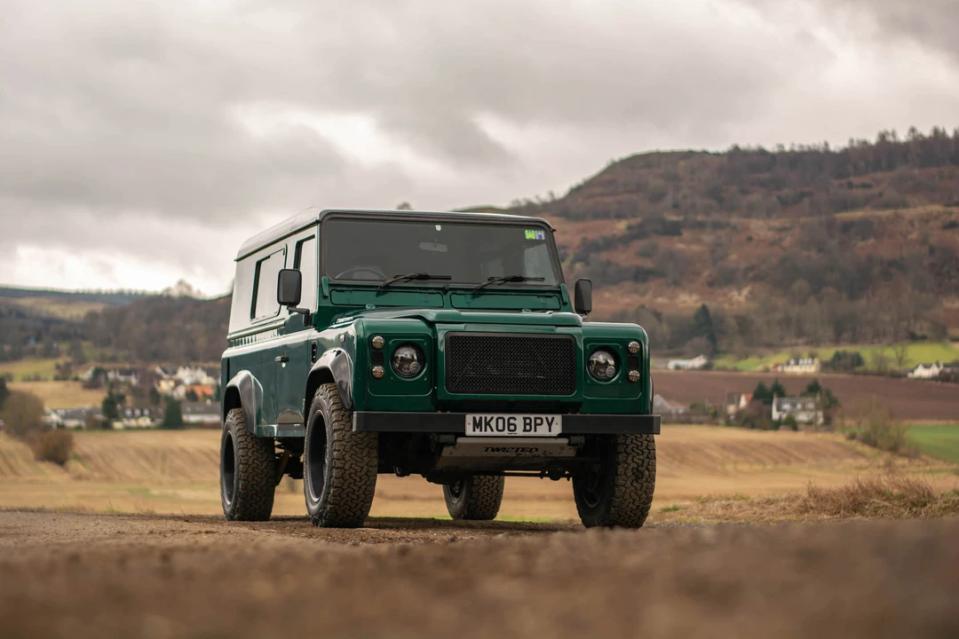 2006 Land Rover Defender 110 - Image 7 of 31