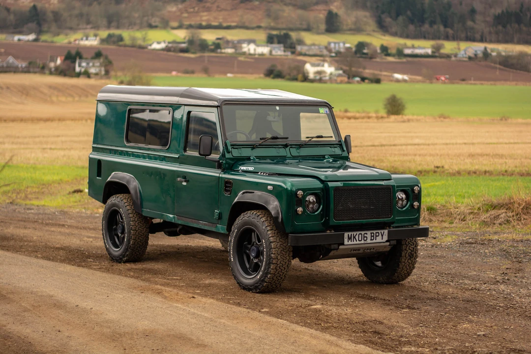 2006 Land Rover Defender 110 - Image 10 of 31