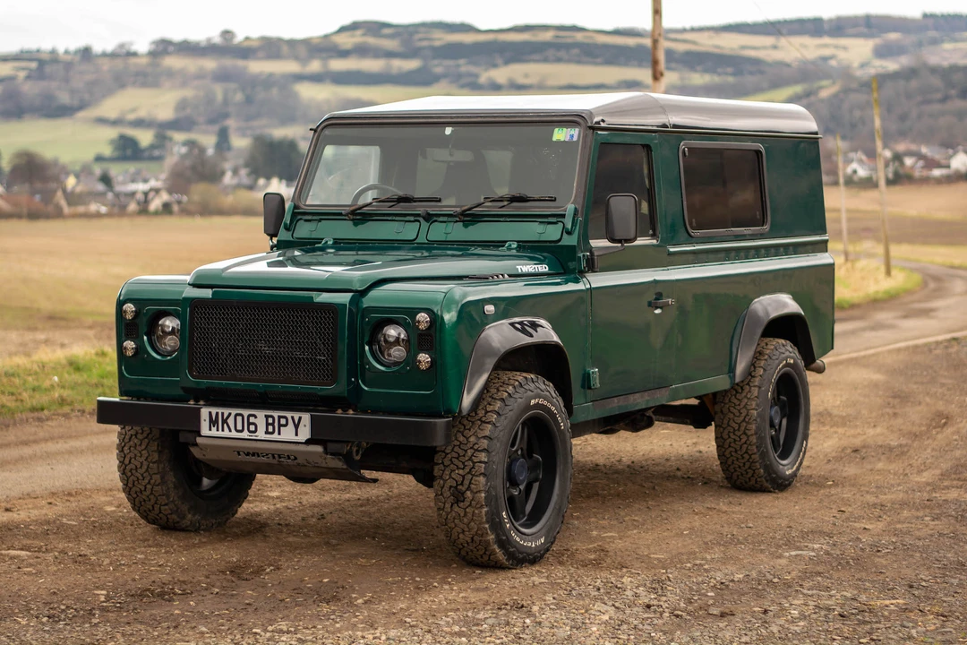 2006 Land Rover Defender 110 - Image 13 of 31