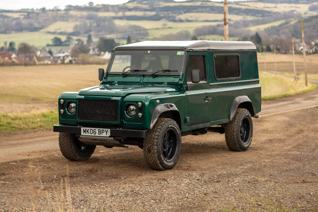 2006 Land Rover Defender 110 - Image 14 of 31