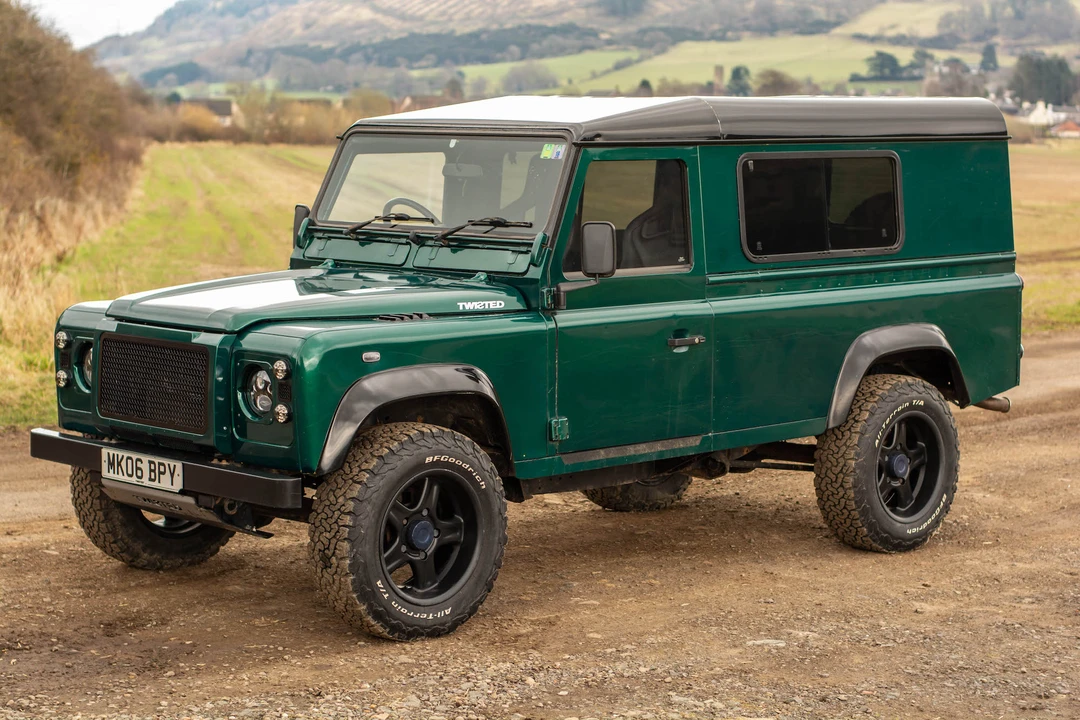 2006 Land Rover Defender 110 - Image 15 of 31