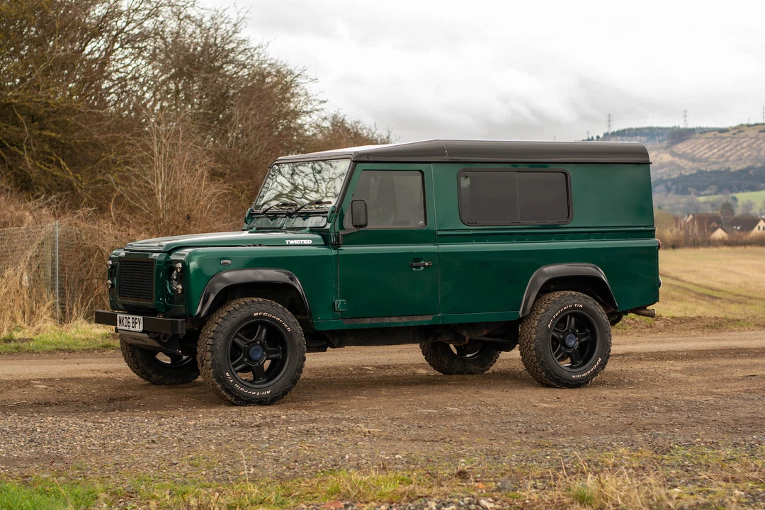 2006 Land Rover Defender 110 - Image 16 of 31