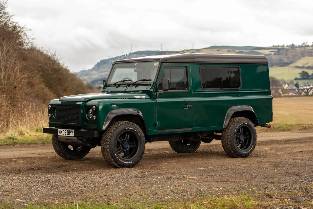 2006 Land Rover Defender 110 - Image 17 of 31