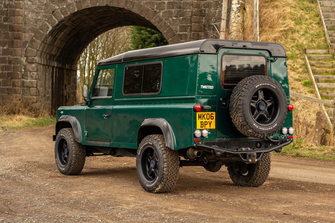 2006 Land Rover Defender 110 - Image 20 of 31