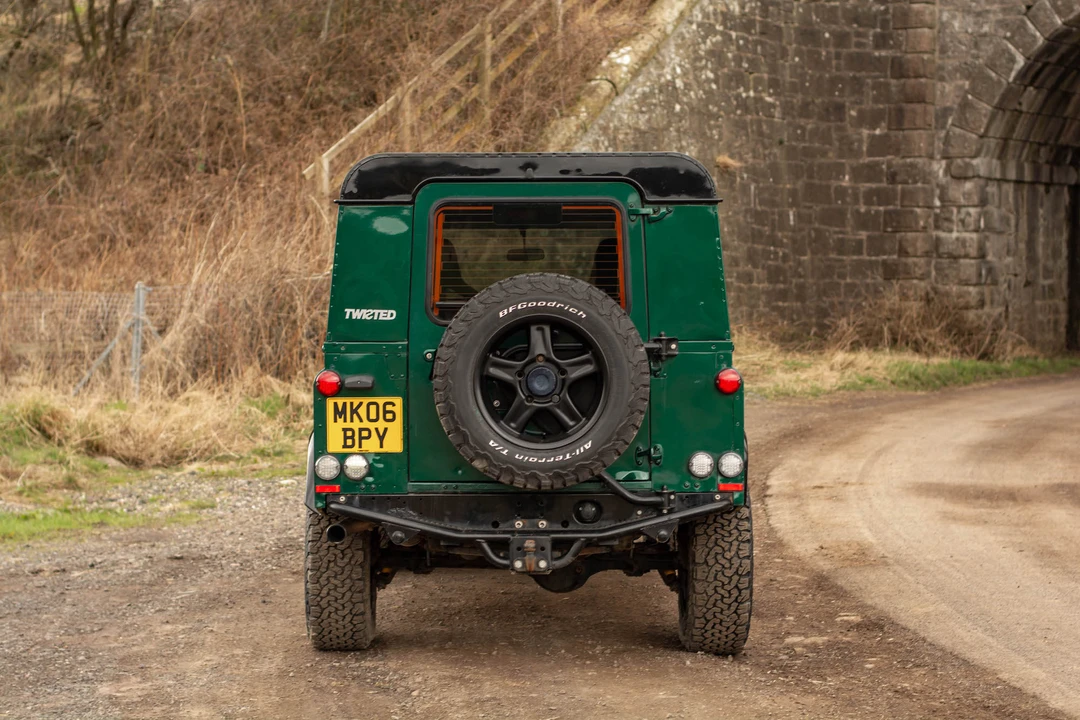 2006 Land Rover Defender 110 - Image 23 of 31