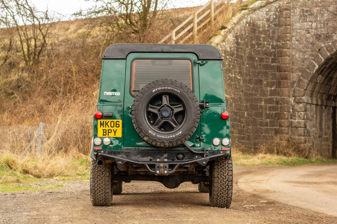 2006 Land Rover Defender 110 - Image 24 of 31