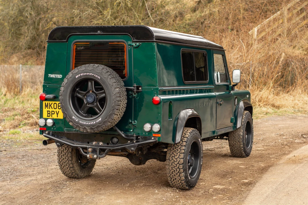 2006 Land Rover Defender 110 - Image 25 of 31