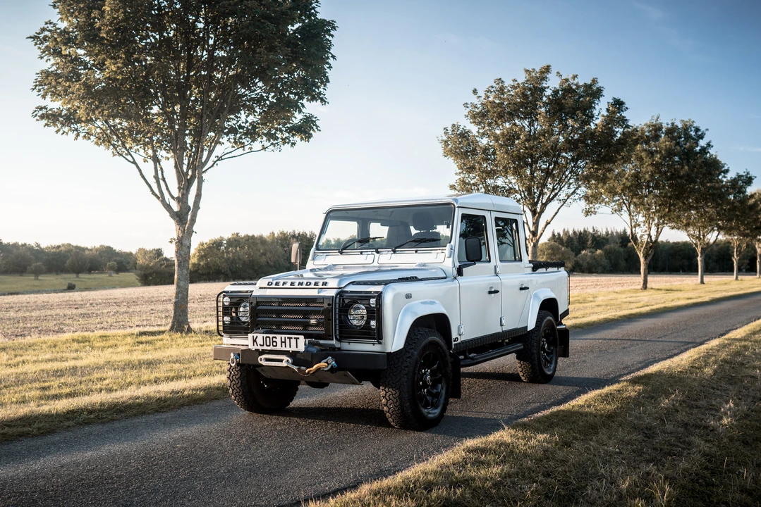 2006 Land Rover Defender 110 - Image 11 of 31