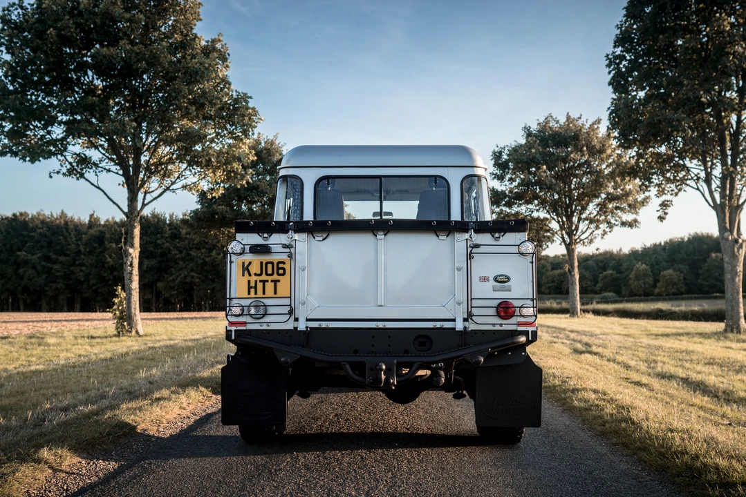 2006 Land Rover Defender 110 - Image 14 of 31