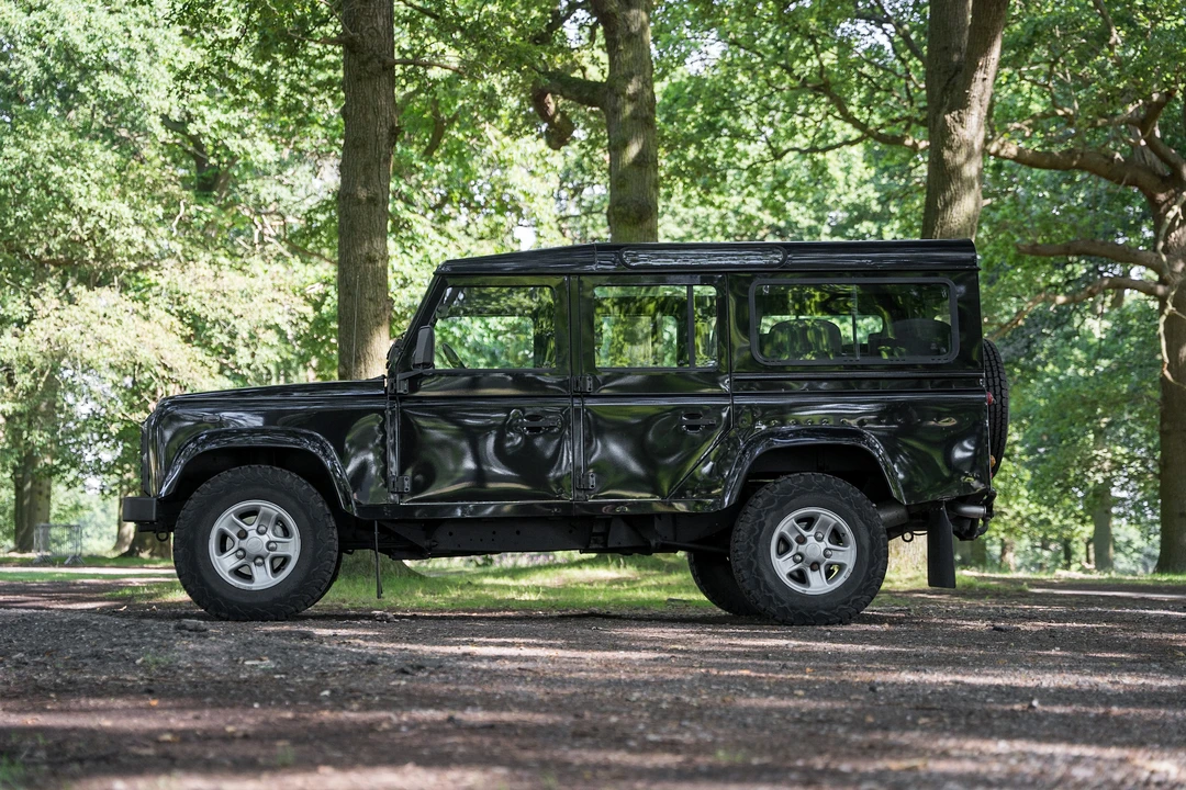 2006 Land Rover Defender 110 - Image 9 of 31