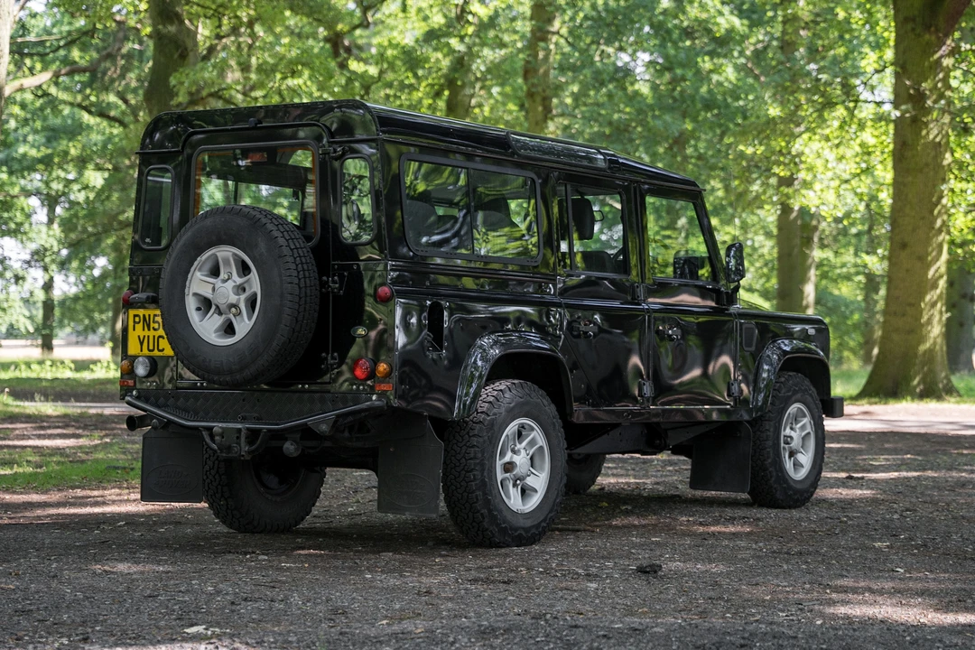 2006 Land Rover Defender 110 - Image 6 of 31