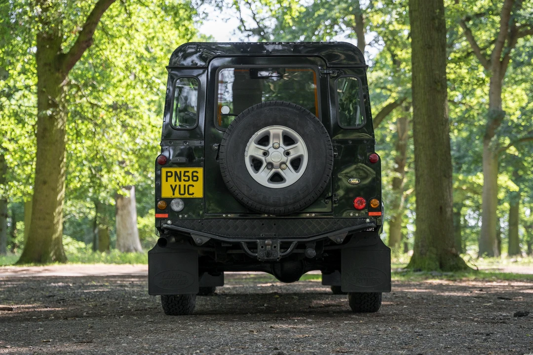 2006 Land Rover Defender 110 - Image 7 of 31
