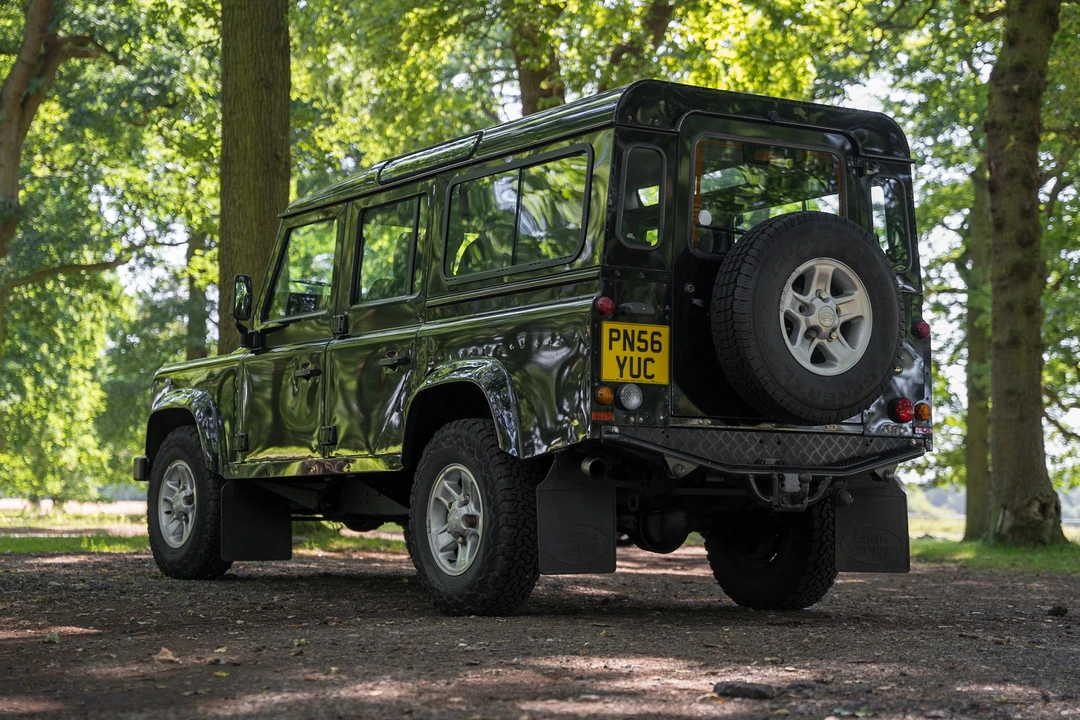 2006 Land Rover Defender 110 - Image 8 of 31