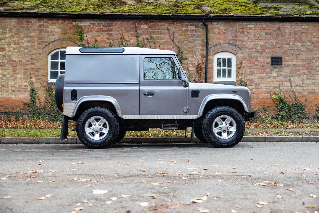2006 Land Rover Defender 90 - Image 5 of 31