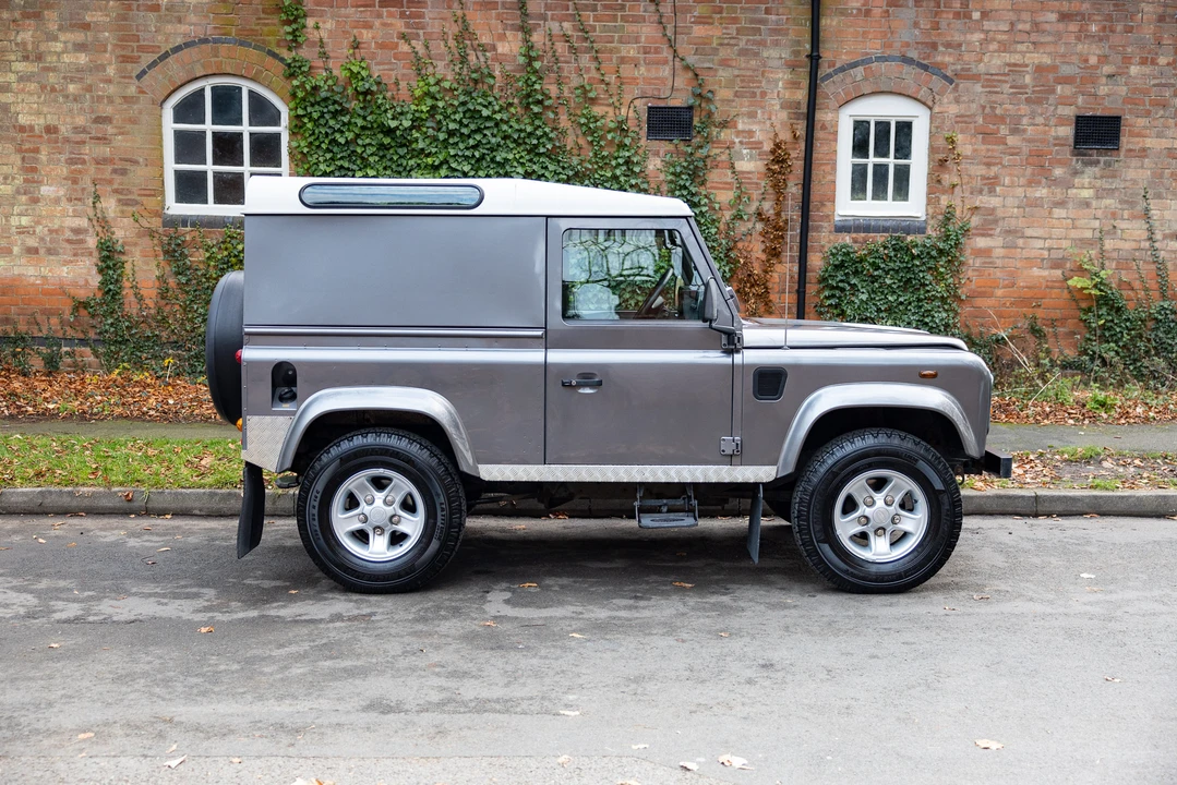 2006 Land Rover Defender 90 - Image 13 of 31