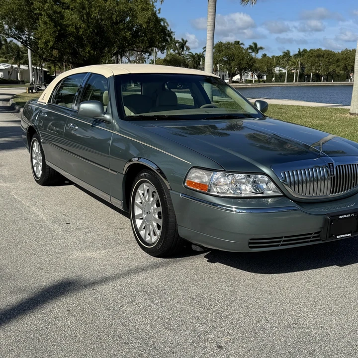 2006 Lincoln Town Car - Image 3 of 12