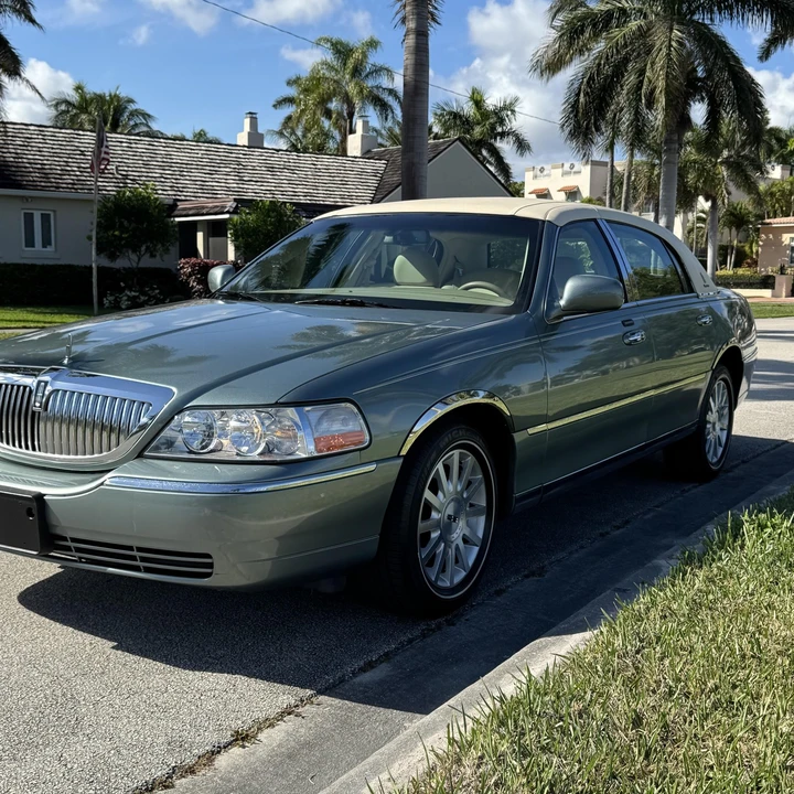 2006 Lincoln Town Car - Image 5 of 12