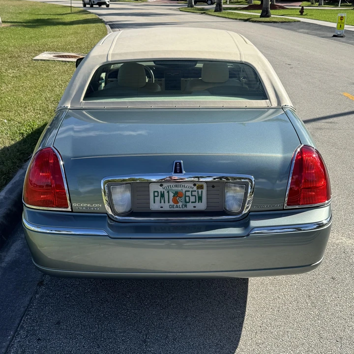 2006 Lincoln Town Car - Image 10 of 12