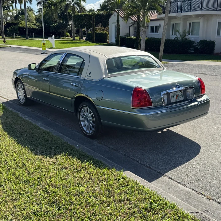 2006 Lincoln Town Car - Image 8 of 12