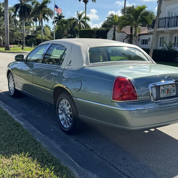 2006 Lincoln Town Car - Image 9 of 12