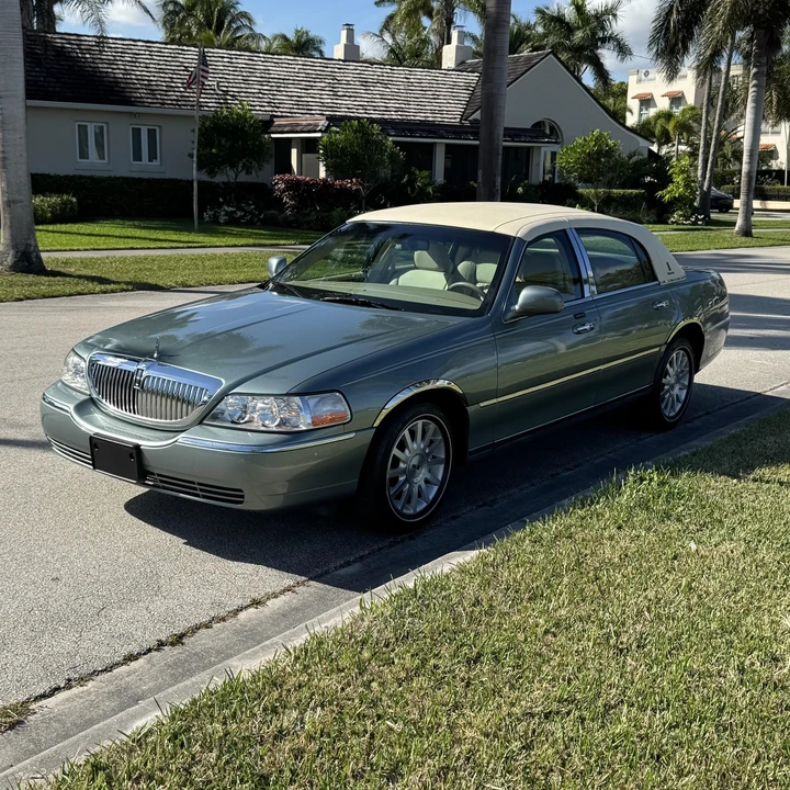 2006 Lincoln Town Car - Image 6 of 12