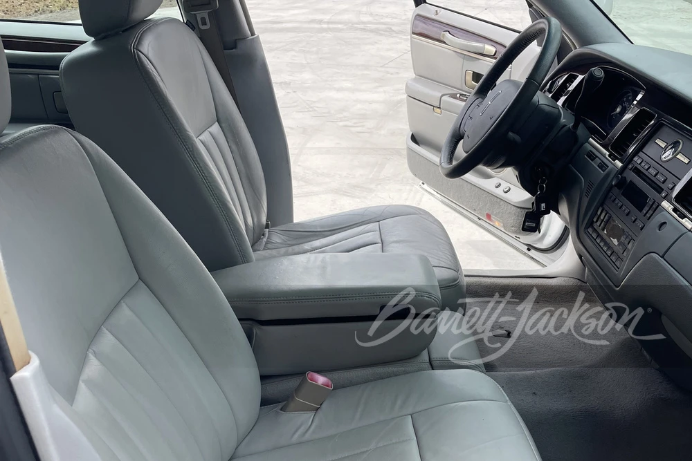 2006 Lincoln Town Car - Image 3 of 29